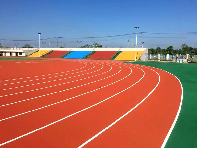 塑膠跑道上面的車胎印咋個處理？